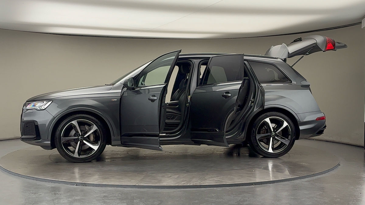 More views of Audi Q7
