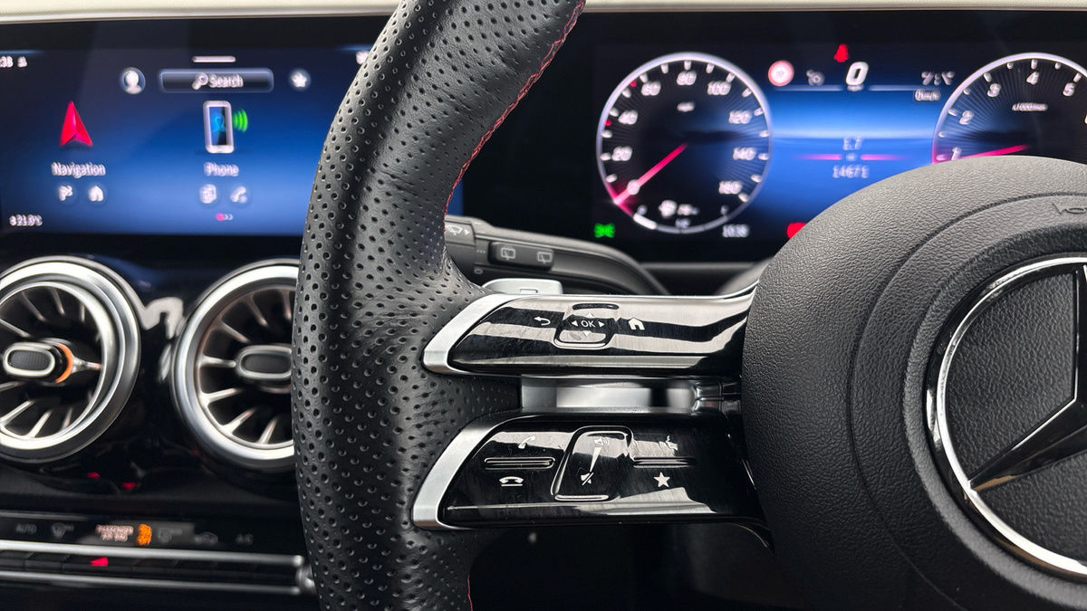 Mercedes-Benz GLB Image 13