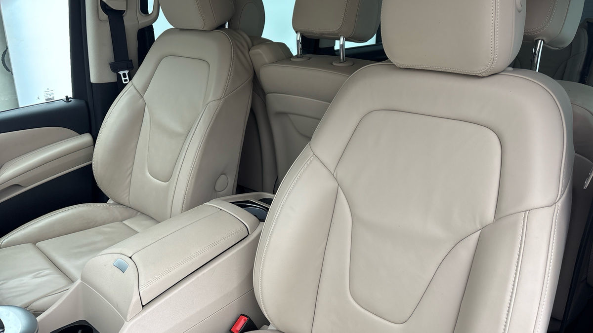 Mercedes-Benz V Class Image 13