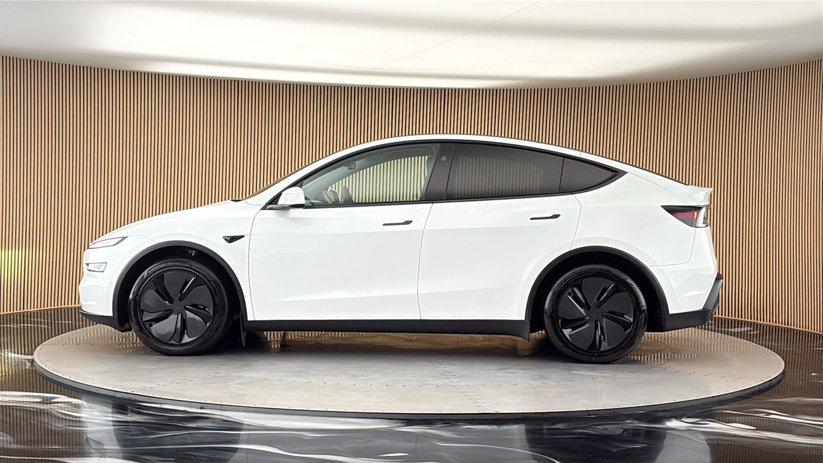Tesla Model Y Image 15