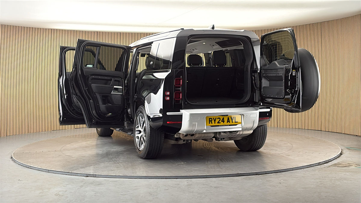 More views of Land Rover Defender 110