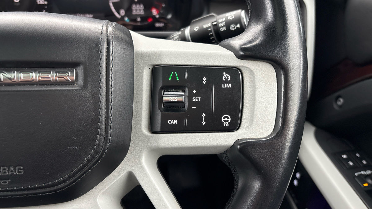 Land Rover Defender 130 Image 14