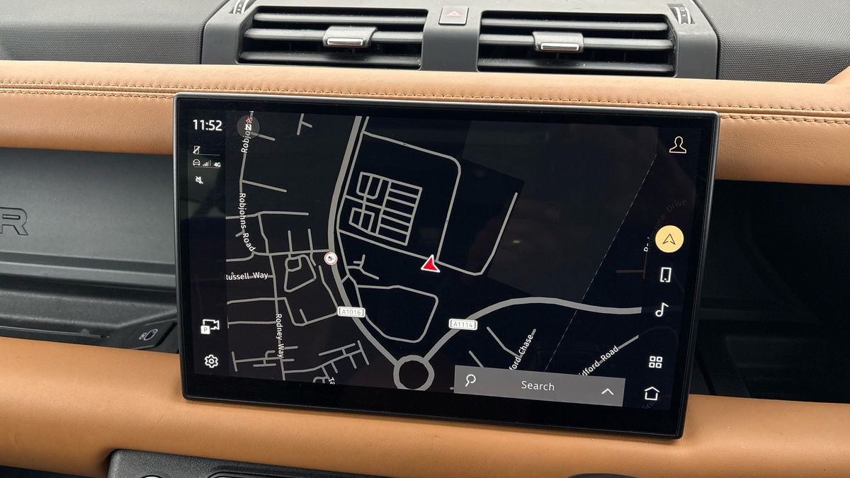 Land Rover Defender 130 Image 17