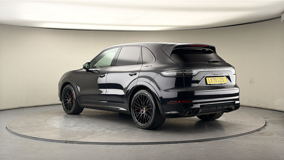 Porsche Cayenne Image 2