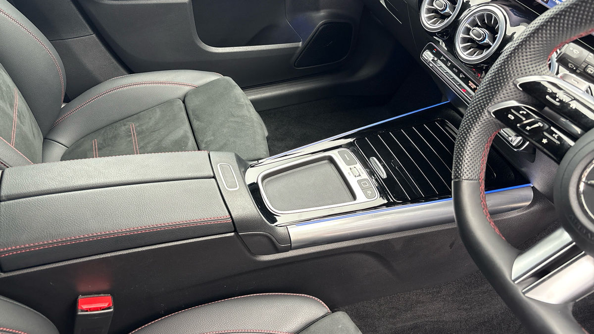 Mercedes-Benz GLA Image 18