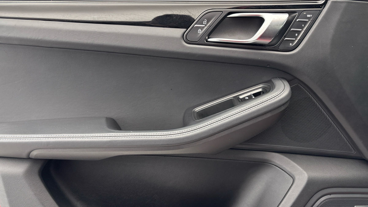 Porsche Macan Image 19