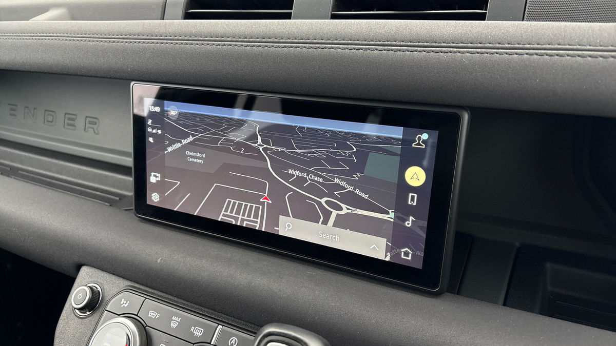 Land Rover Defender 110 Image 17