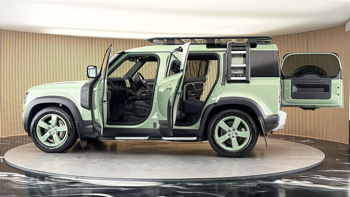 More views of Land Rover Defender 110