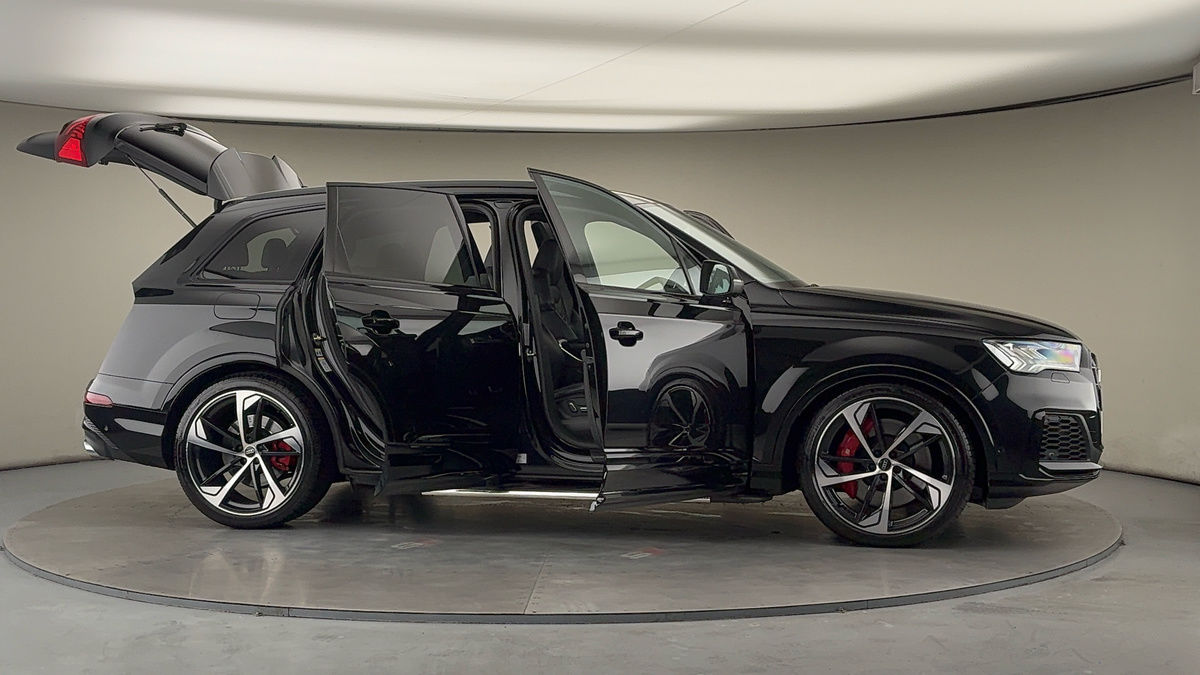 More views of Audi SQ7