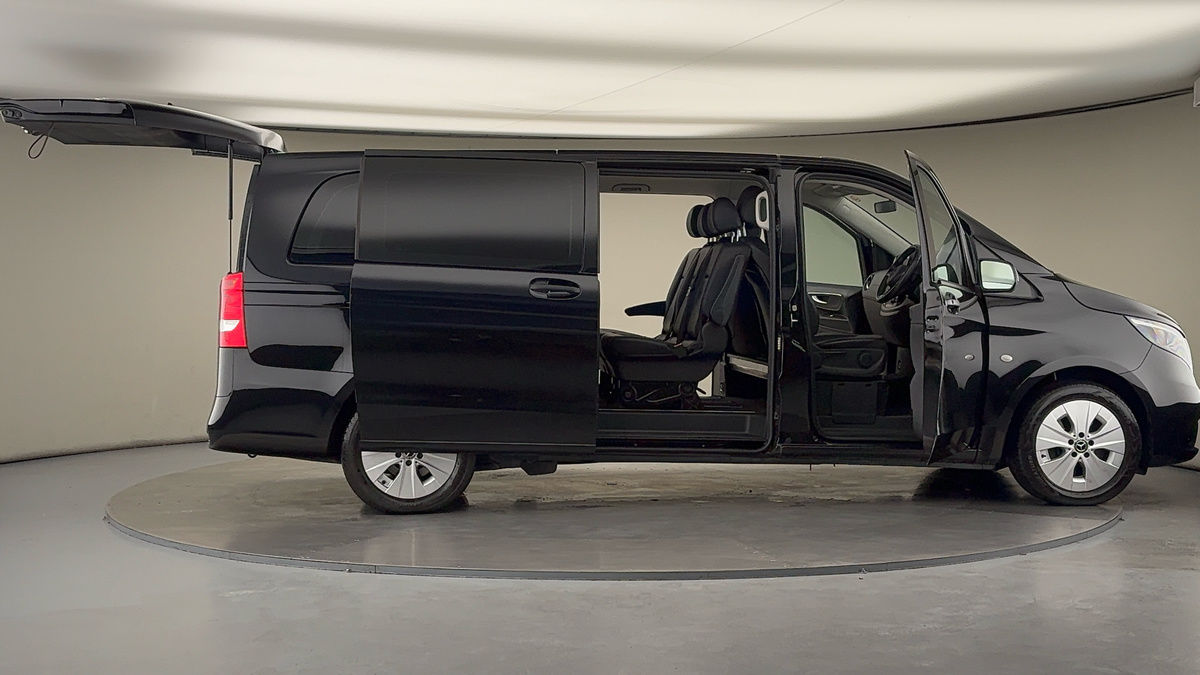 More views of Mercedes-Benz Vito