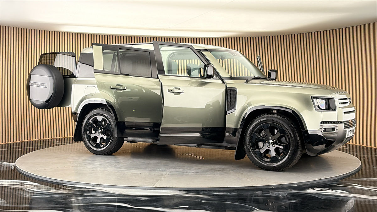 More views of Land Rover Defender 110