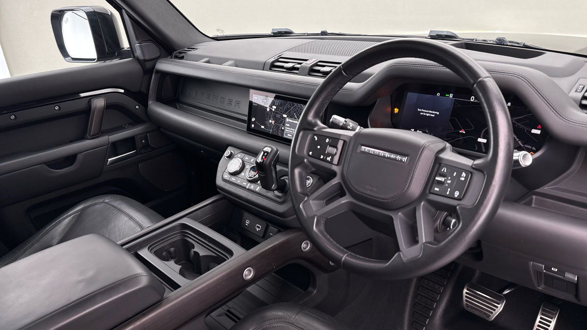 Land Rover Defender 110 Image 5