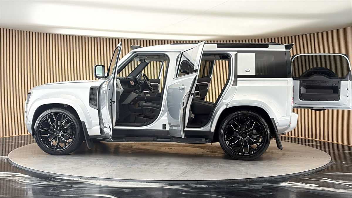 More views of Land Rover Defender 110
