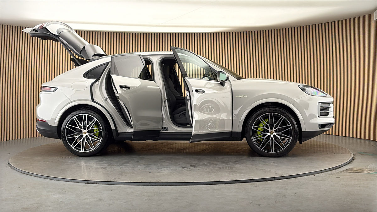 More views of Porsche Cayenne