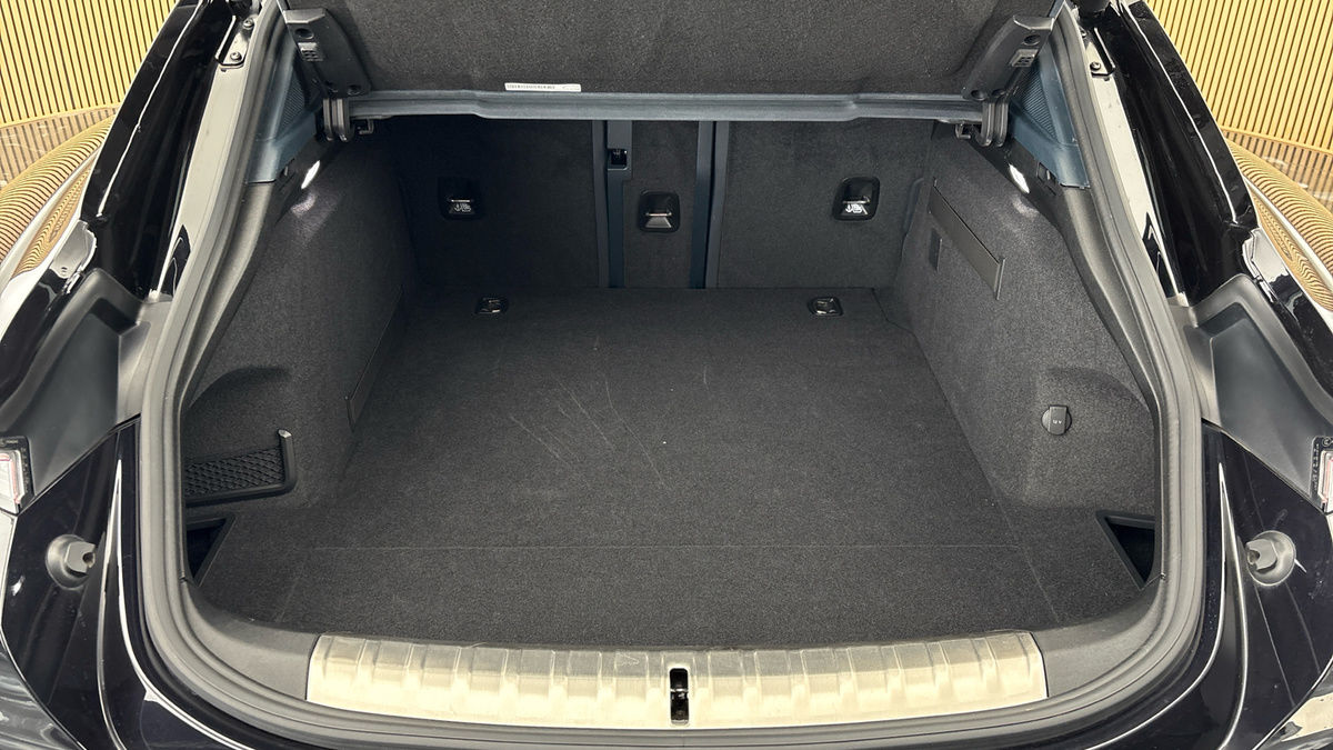 Porsche Taycan Image 11