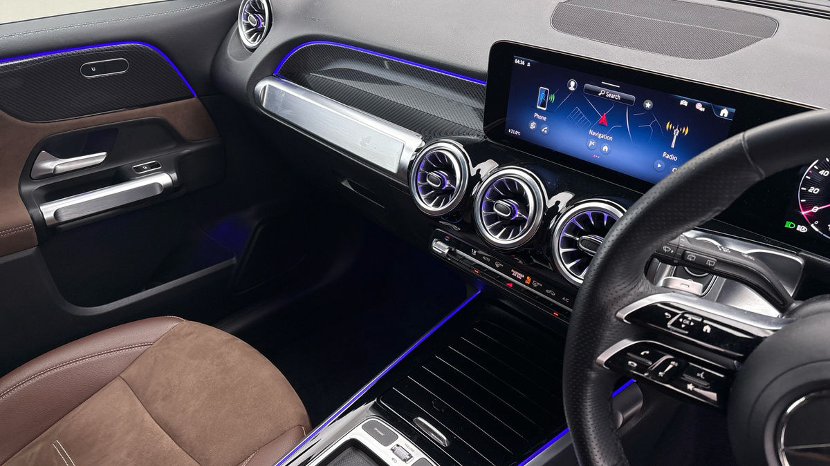 Mercedes-Benz GLB Image 18