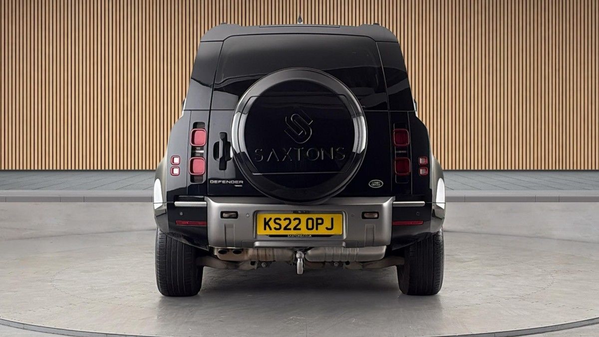 Land Rover Defender 110 Image 4