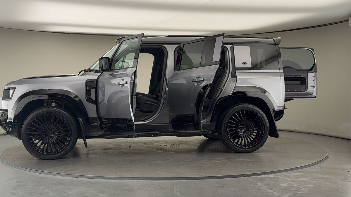 More views of Land Rover Defender 110