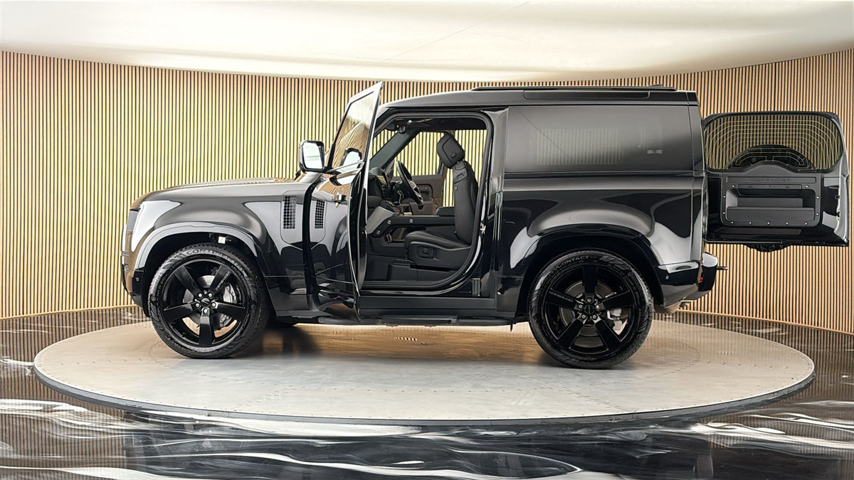 More views of Land Rover Defender 90