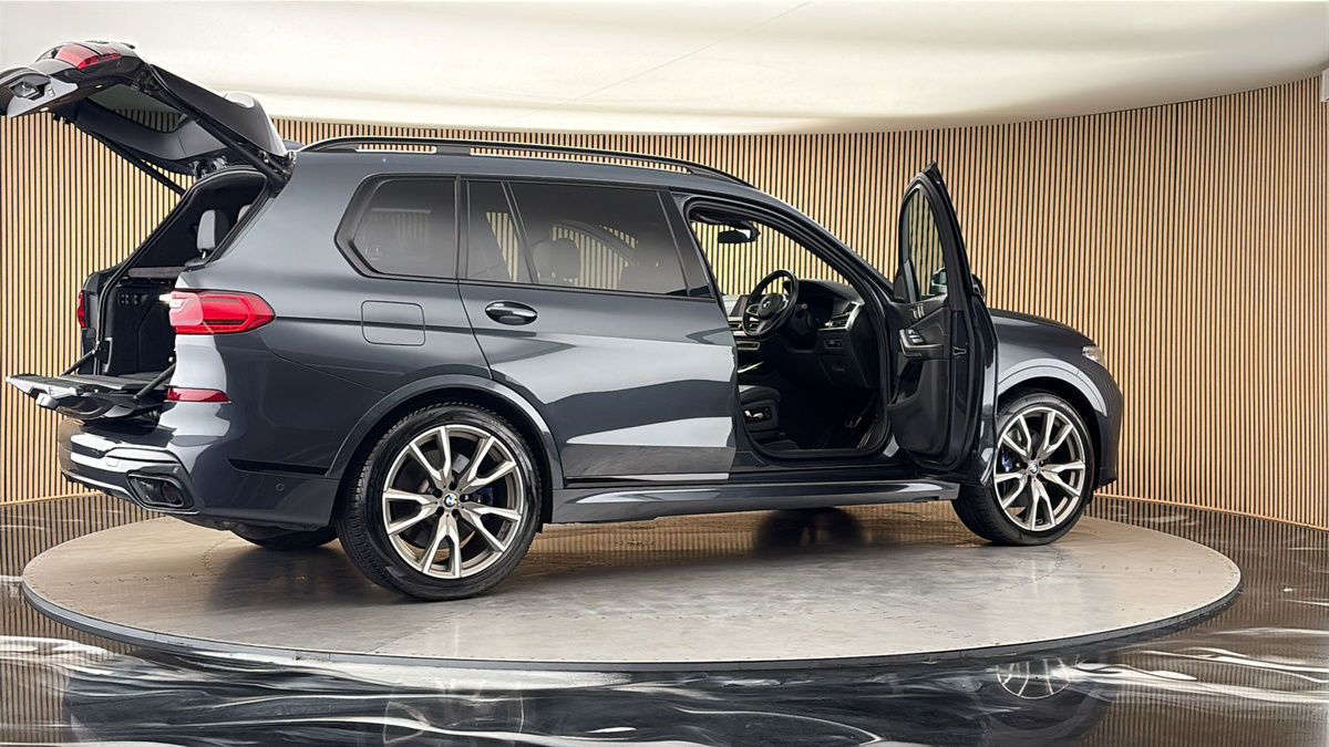 More views of BMW X7