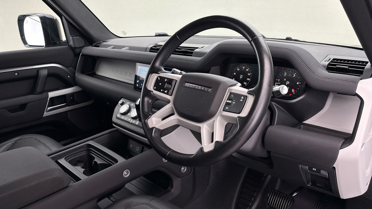 Land Rover Defender 110 Image 5