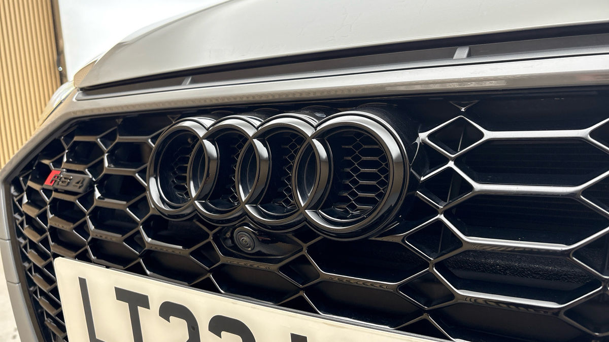 Audi RS4 Avant Image 24
