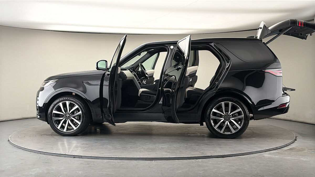 More views of Land Rover Discovery