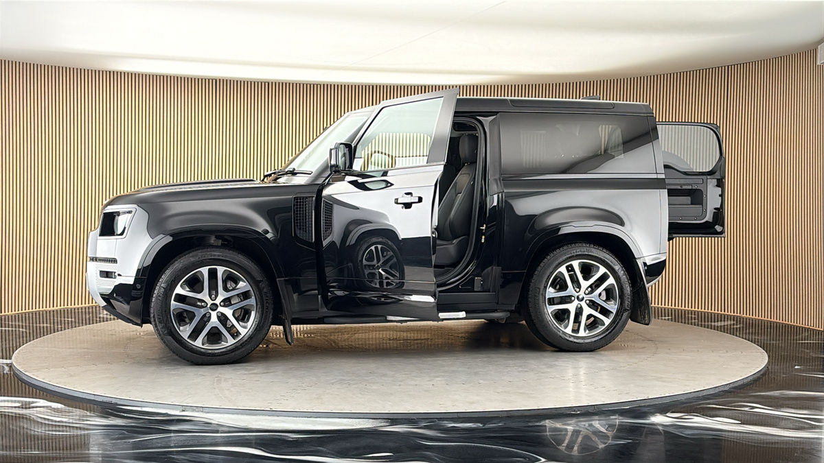 More views of Land Rover Defender 90