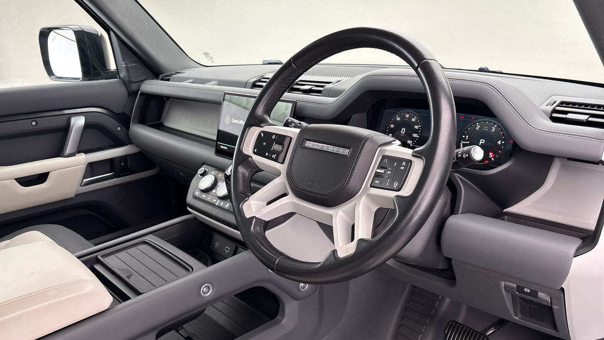 Land Rover Defender 90 Image 5