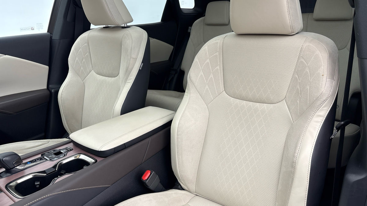 Lexus RX Image 7