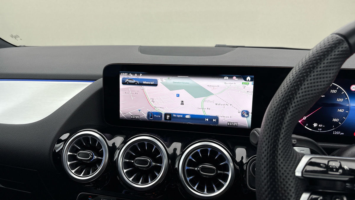 Mercedes-Benz GLA Image 17