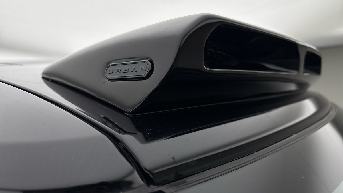 Land Rover Defender 130 Urban Image 25