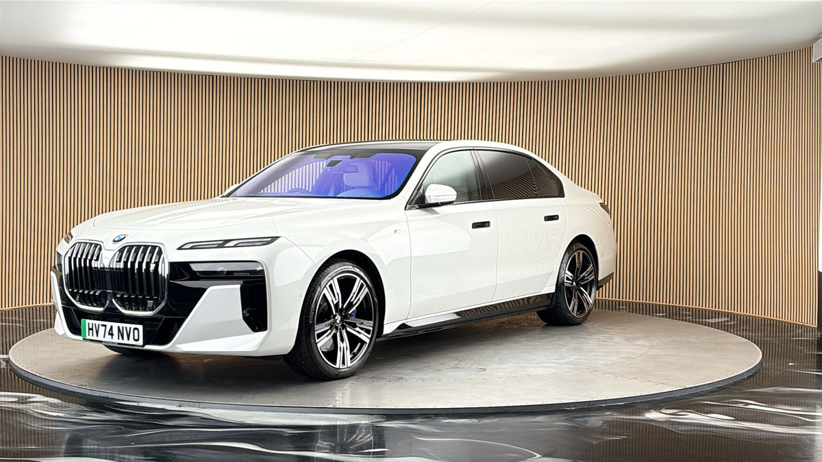 More views of BMW i7