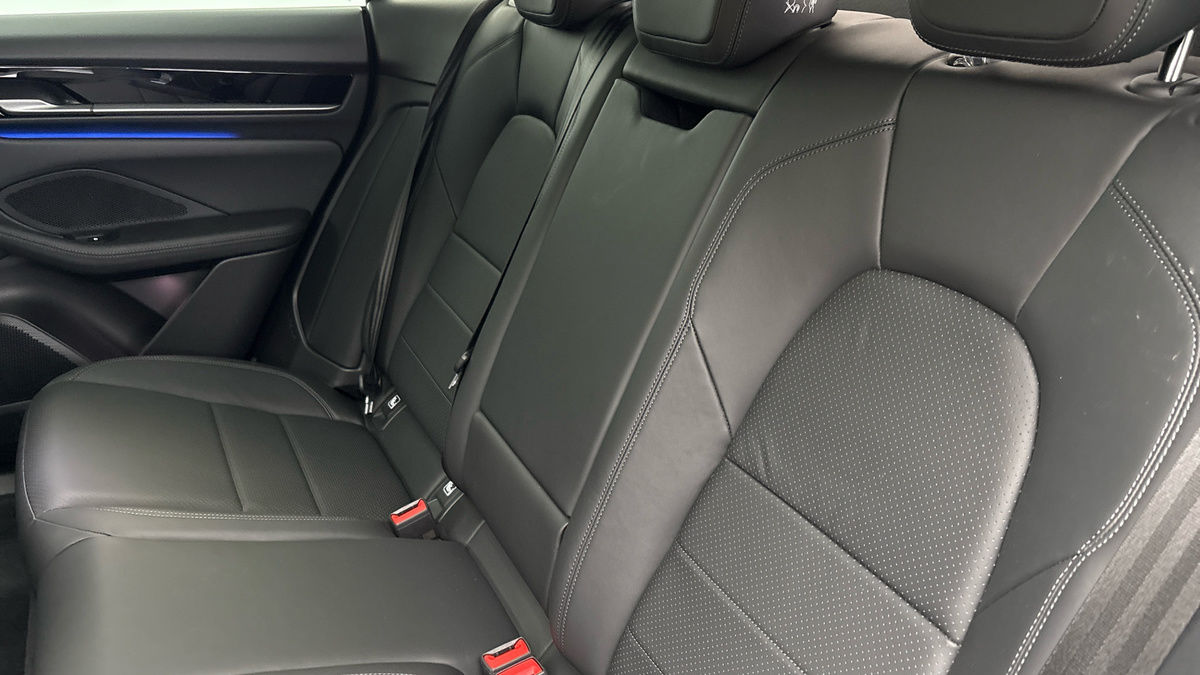 Porsche Macan Image 8