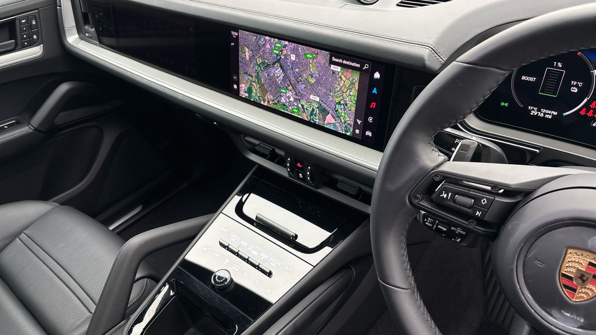 Porsche Cayenne Image 18