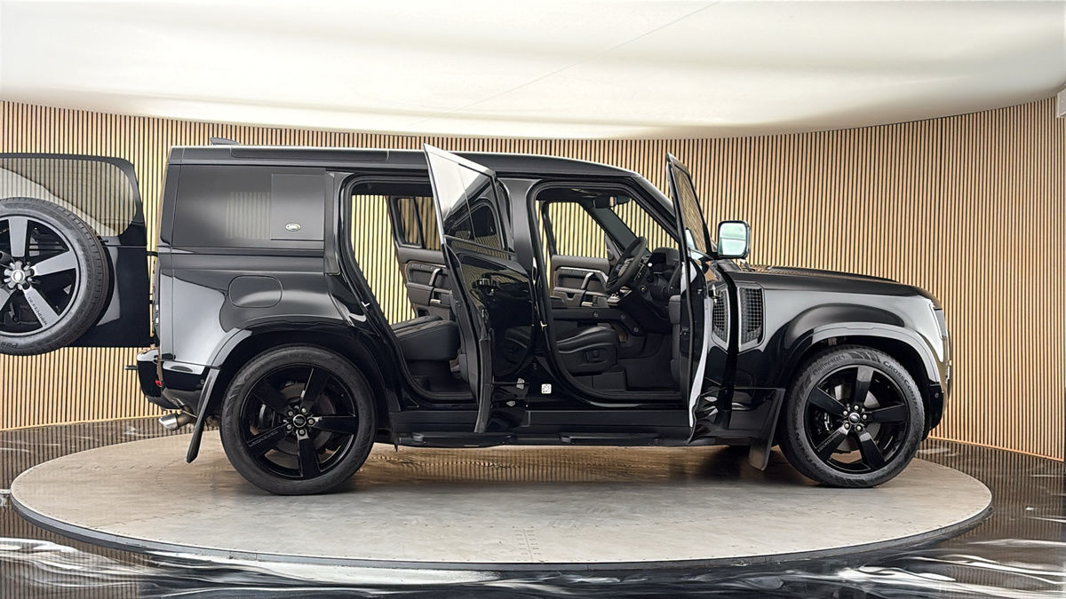 More views of Land Rover Defender 110