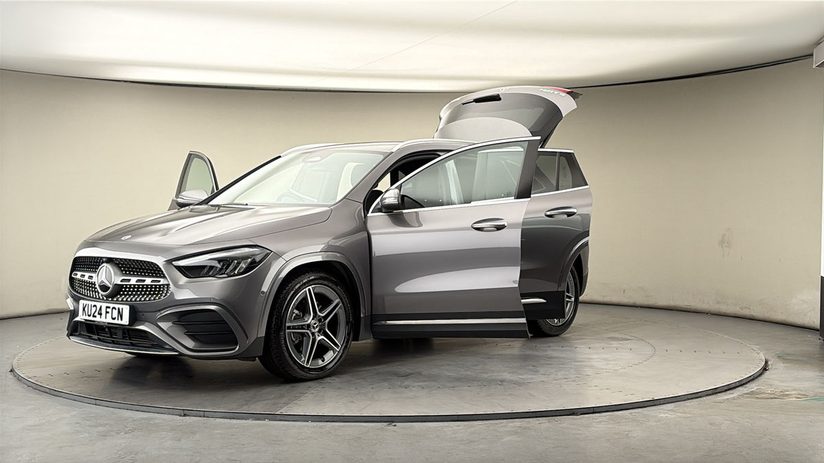 Mercedes-Benz GLA Image 22