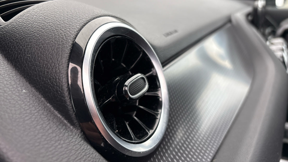 Mercedes-Benz GLA Image 6