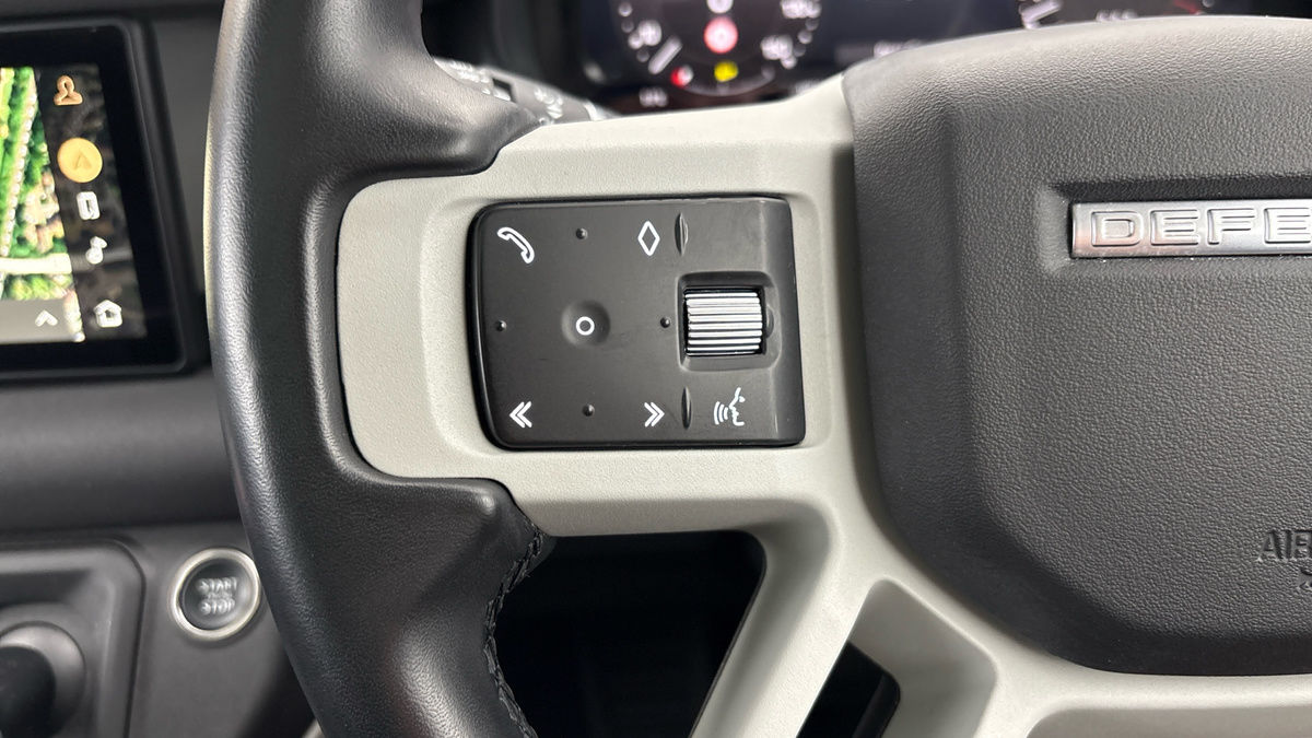 Land Rover Defender 90 Image 13