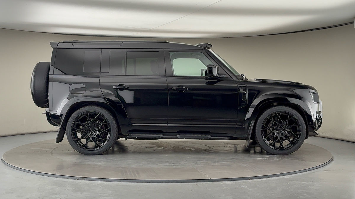 Land Rover Defender 110 Urban Image 16