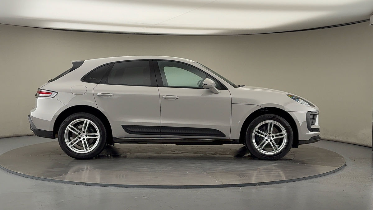 Porsche Macan Image 16