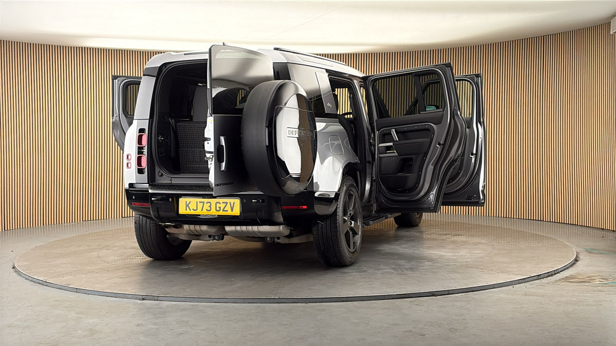 More views of Land Rover Defender 110