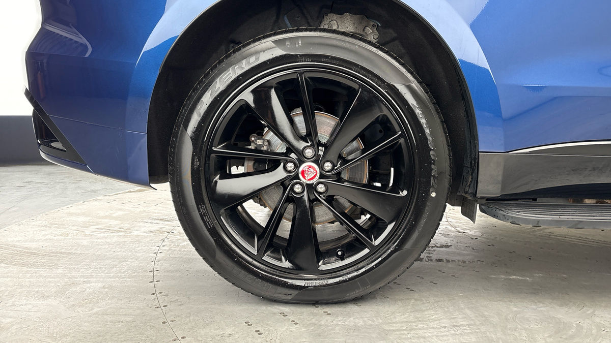 Jaguar F-PACE Image 10