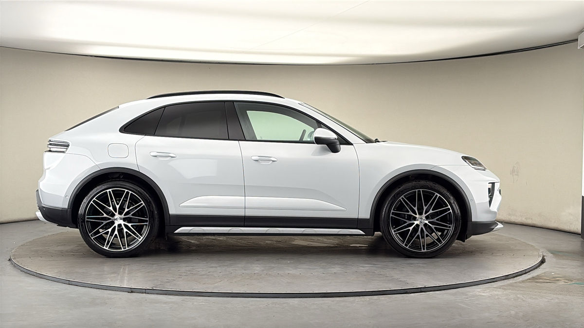 Porsche Macan Image 16