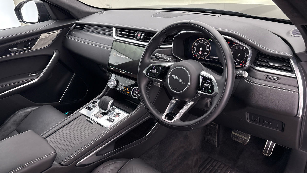 Jaguar F-PACE Image 5