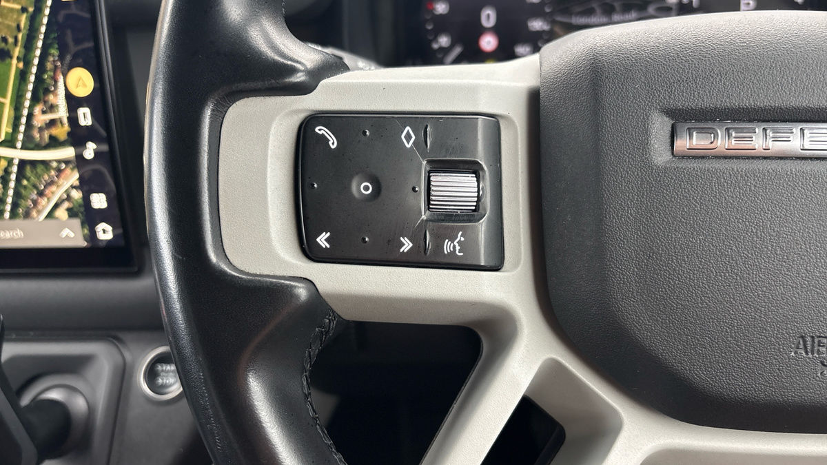Land Rover Defender 90 Image 13
