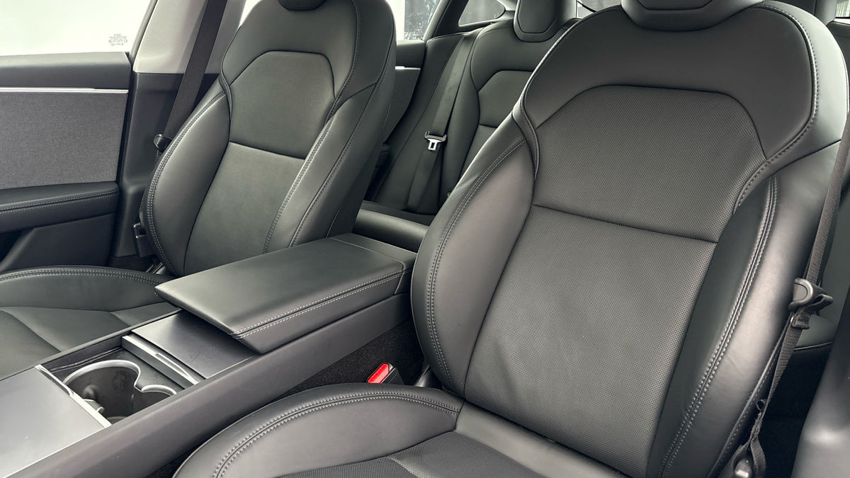 Tesla Model 3 Image 8