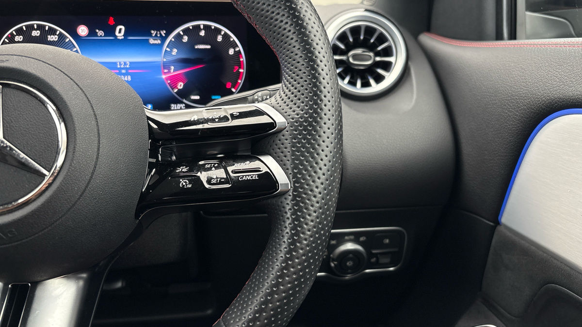 Mercedes-Benz GLA Image 14