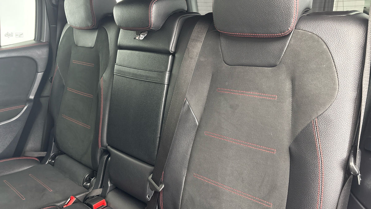 Mercedes-Benz GLB Image 8