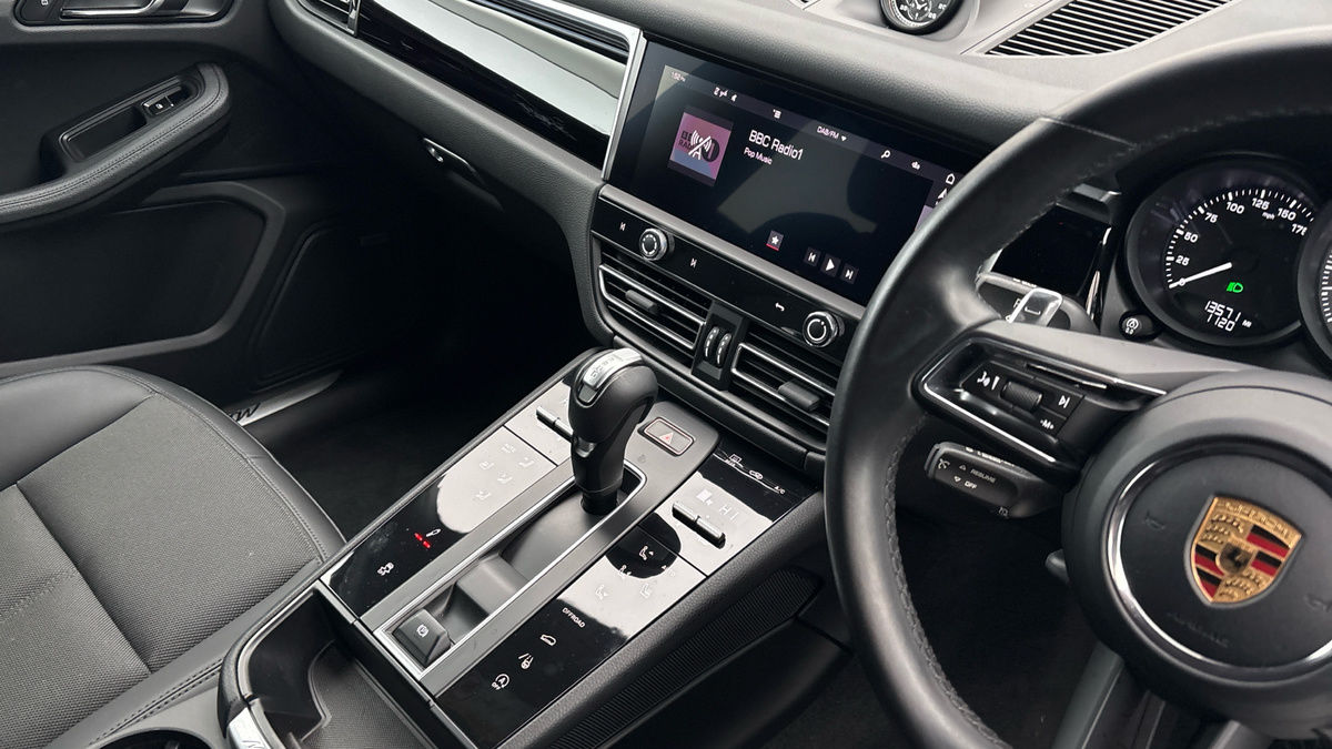 Porsche Macan Image 18